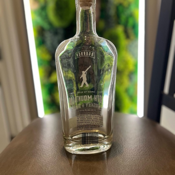 Rare collectible bourbon bottle (empty) - Picture 3 of 3